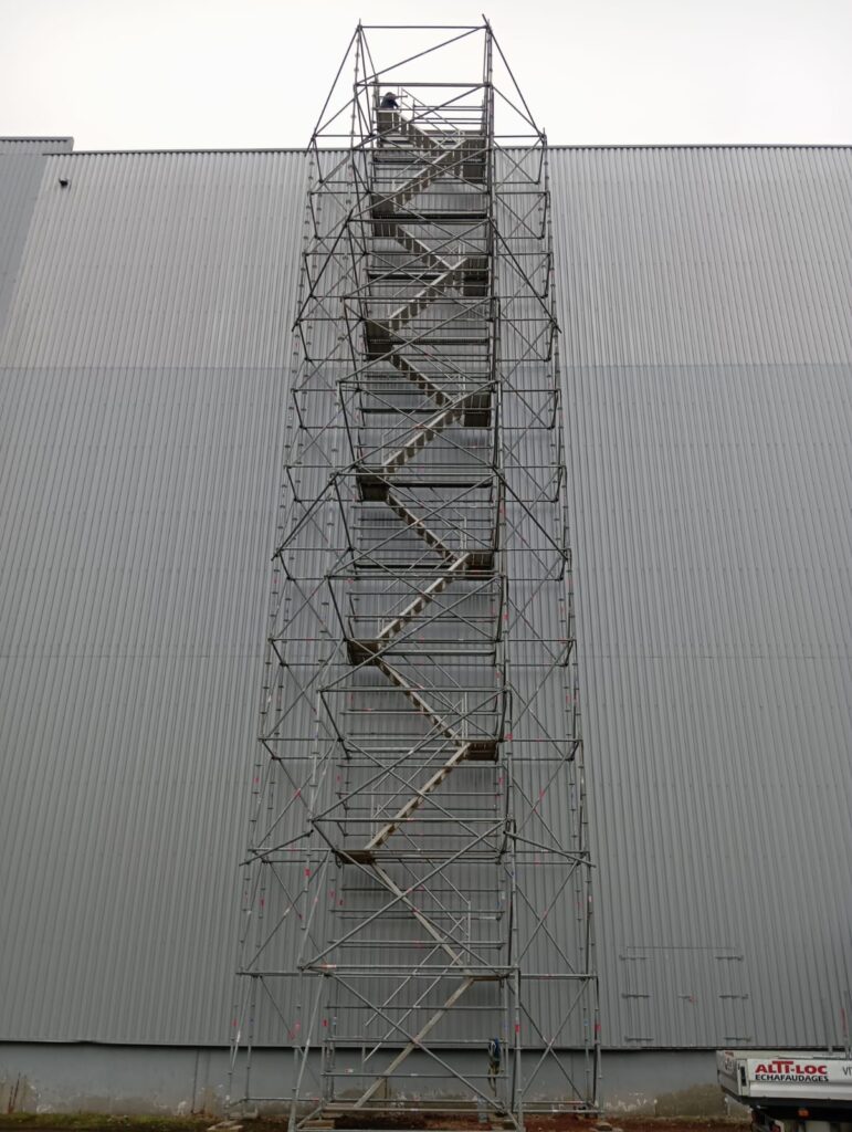 Montage et Location Echafaudage Autostable - Tour d'Accès - Escalier de chantier - Etanchéité -Industrie Logistique - 92 - Hauts-de-Seine - Ile-de-France